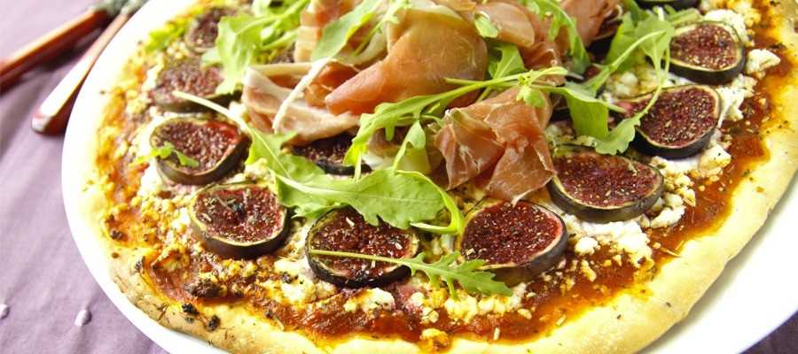 Pizza aux figues et fromage de chèvre