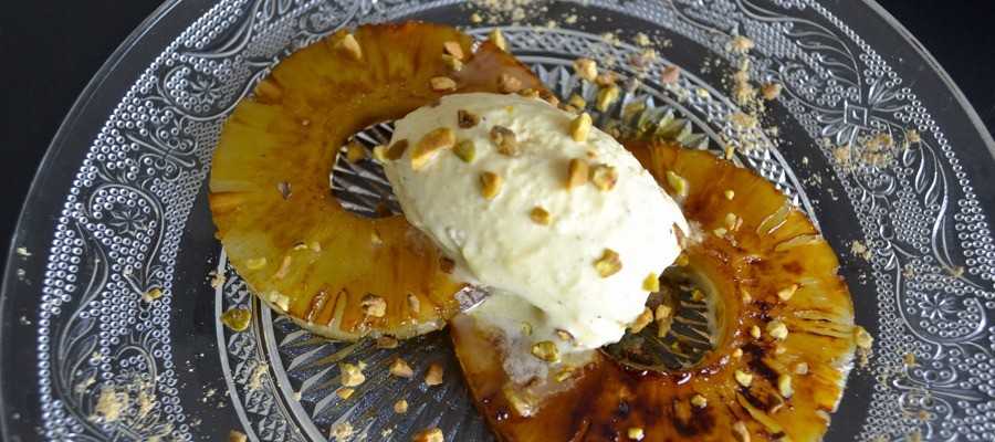 Ananas parfumé au gingembre et caramélisé