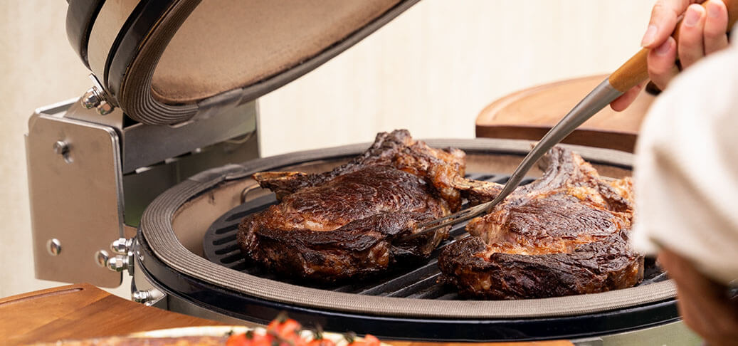 côte de boeuf grillée au kamado