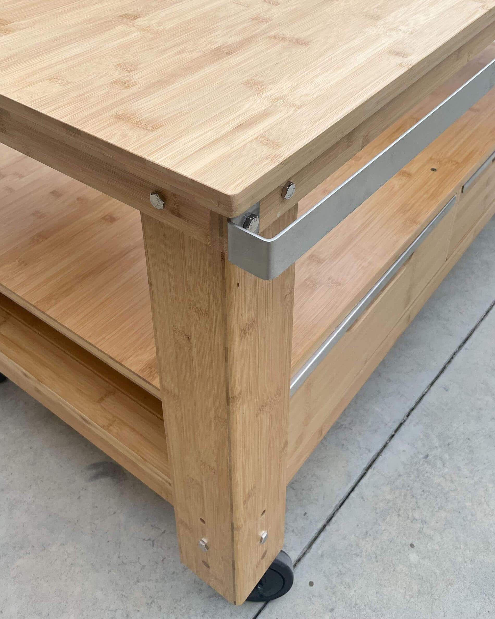 Chariot bois avec tiroirs