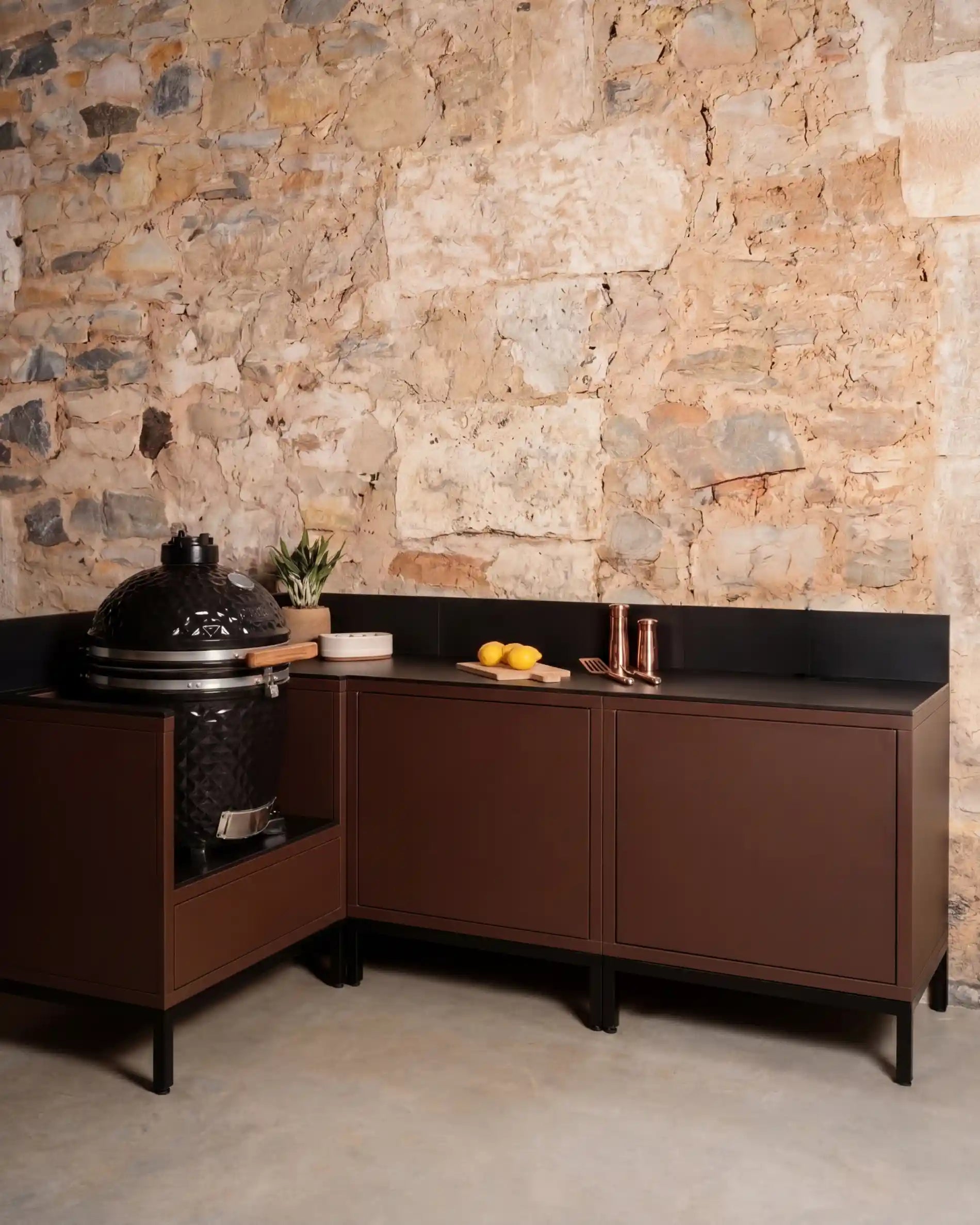 Kokko outdoor kitchen Pilotis 4-module corner set in rust color with kamado