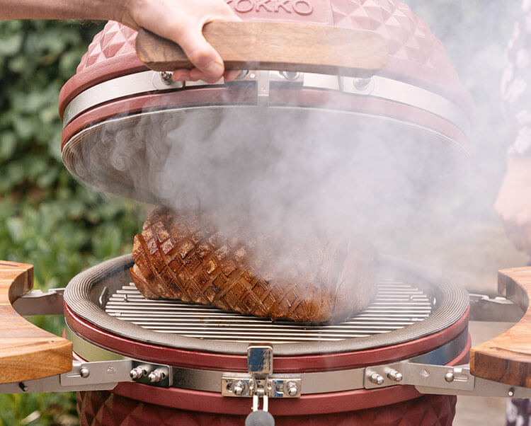 Kokko kamado used for hot smoking, showing food being cooked with smoke for an intense aroma.