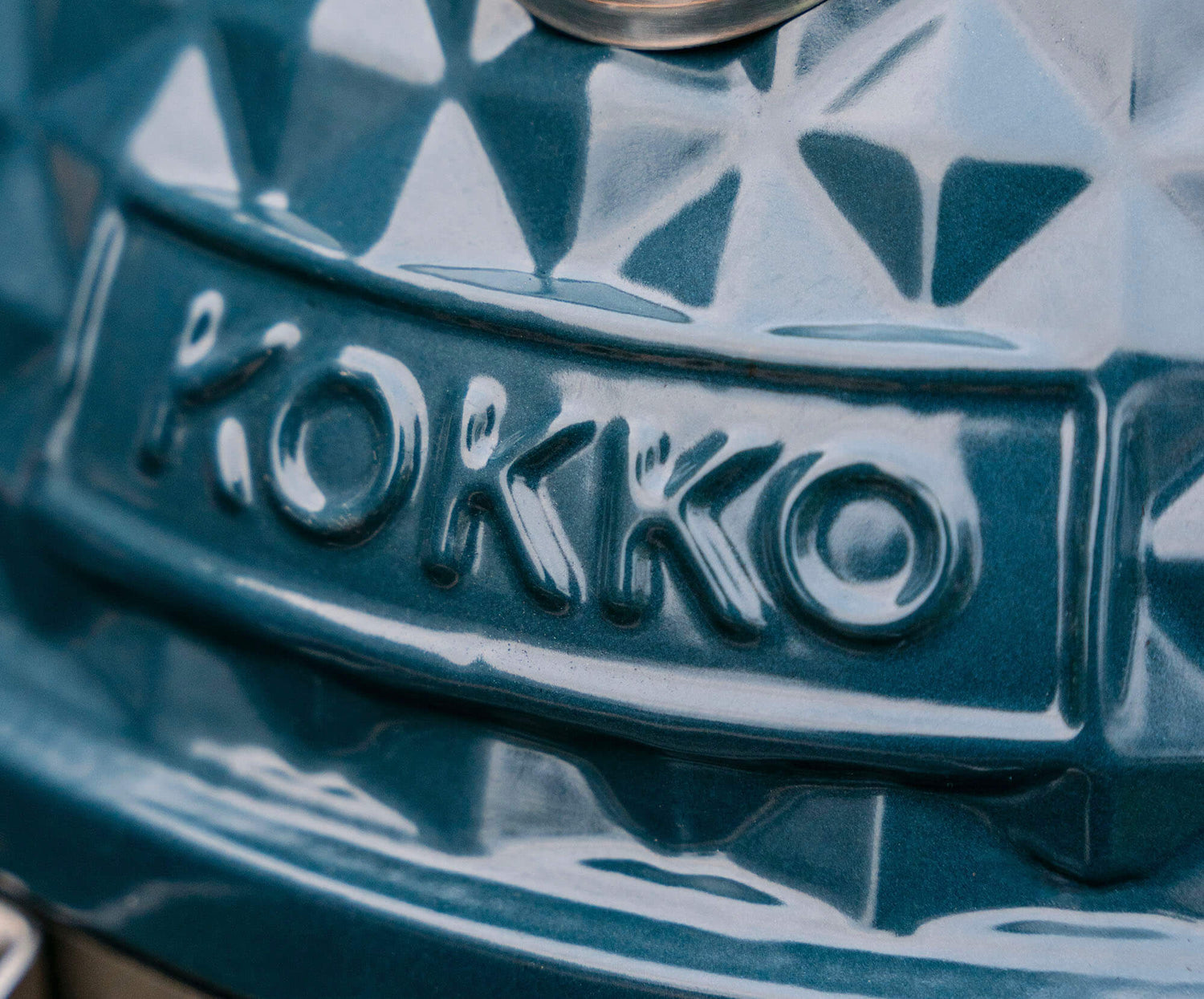 Close-up of the new edition Kokko kamado, highlighting the ceramic finish and the barbecue’s design features.