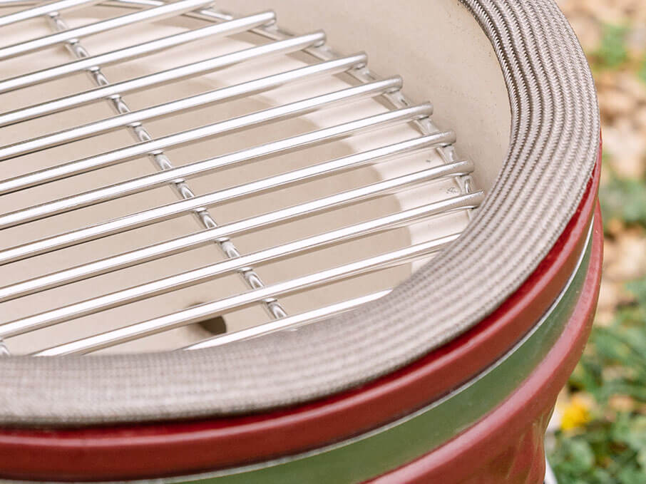 Joint en fibre de verre du Little Kokko, visible sur le pourtour de la cuve pour garantir l’étanchéité du kamado.