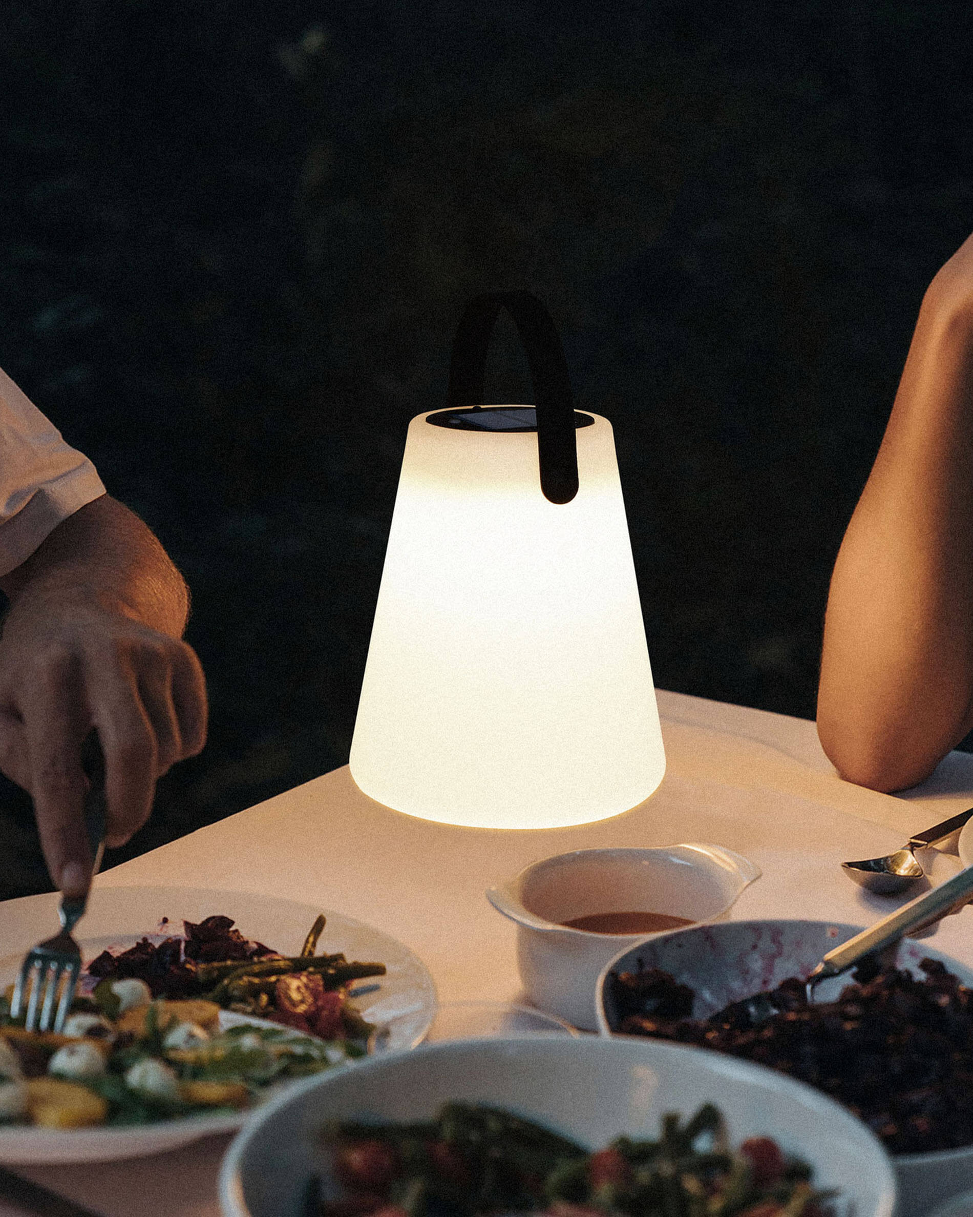 Solar cone outdoor lamp
