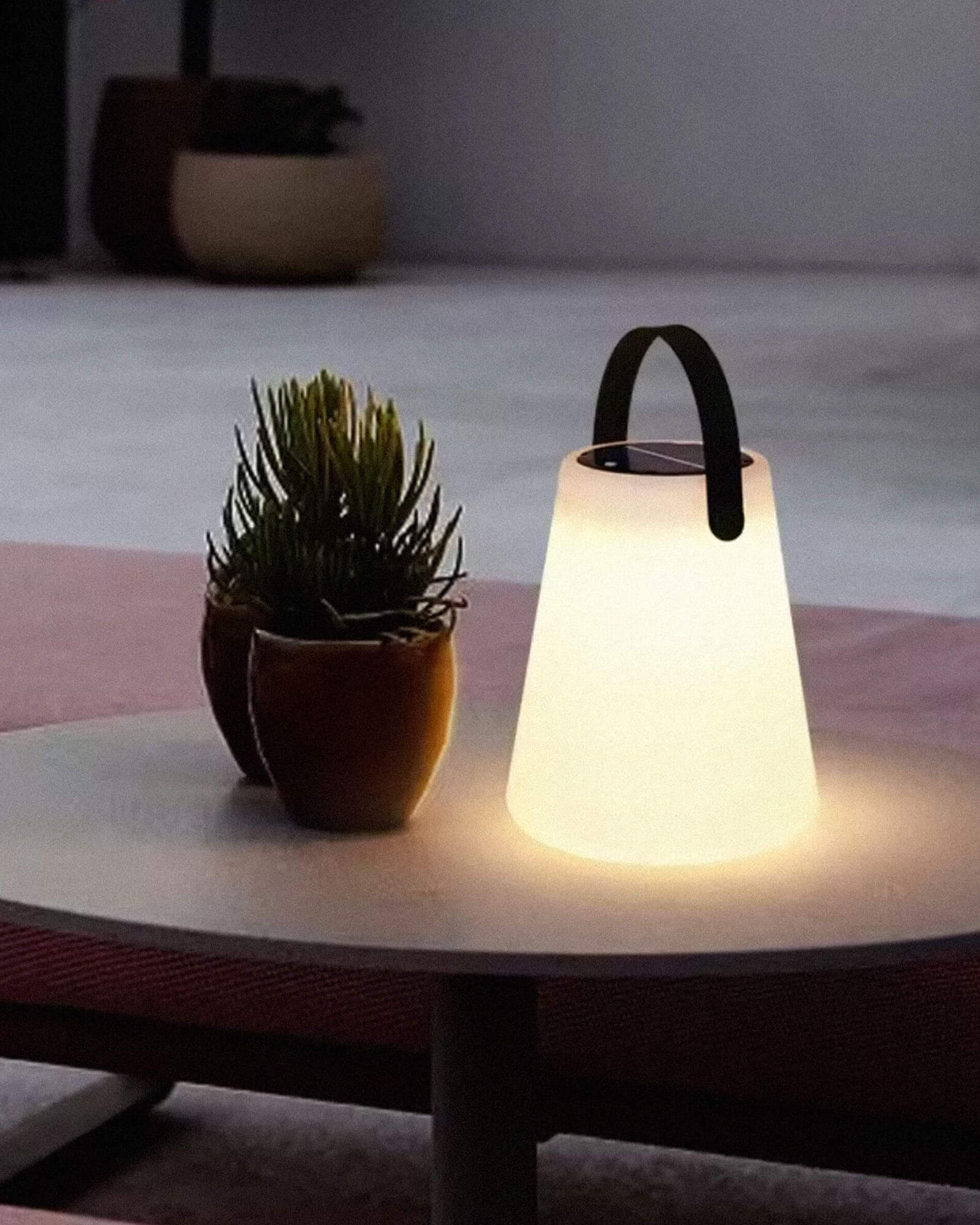 Solar cone outdoor lamp