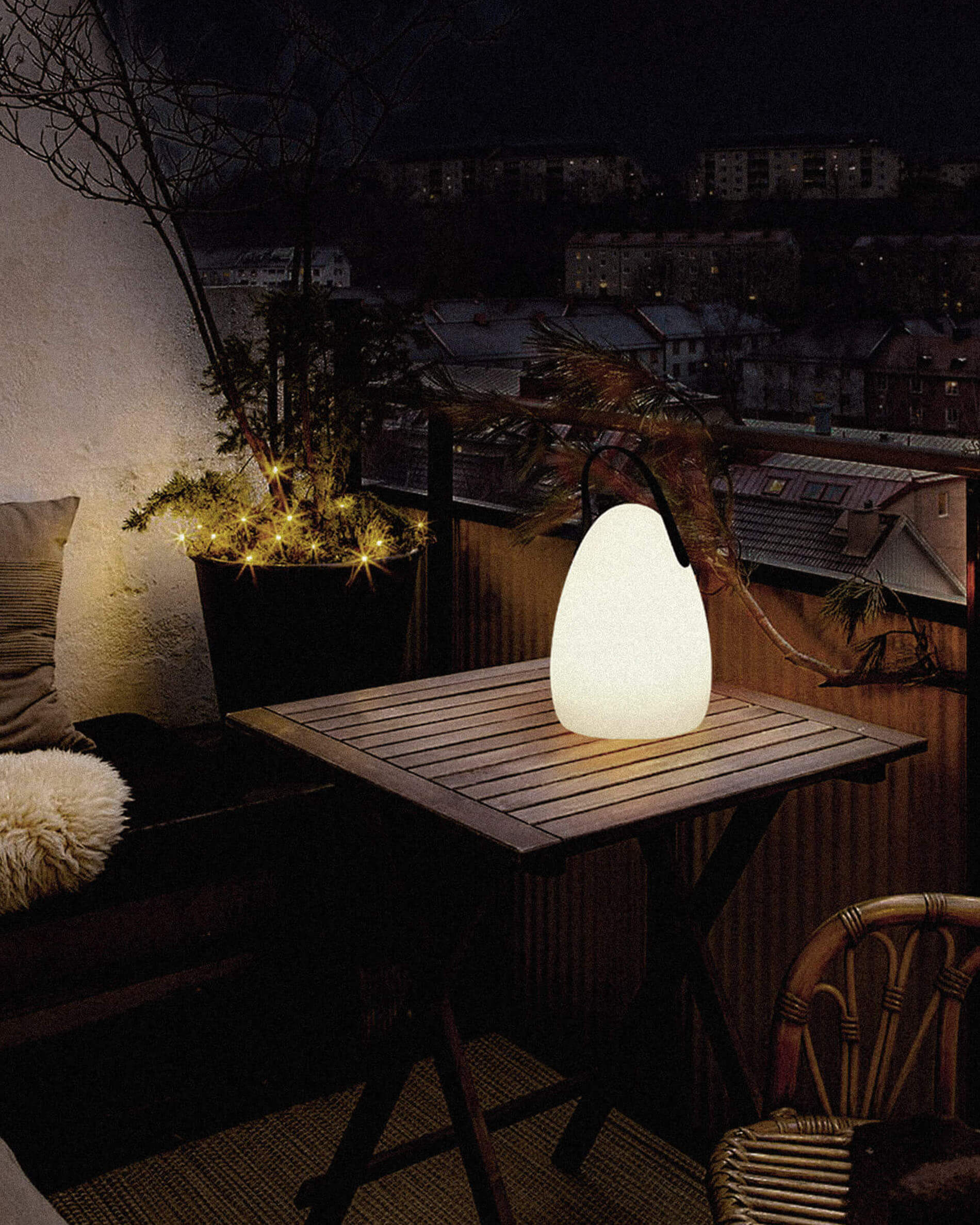Rechargeable outdoor egg lamp