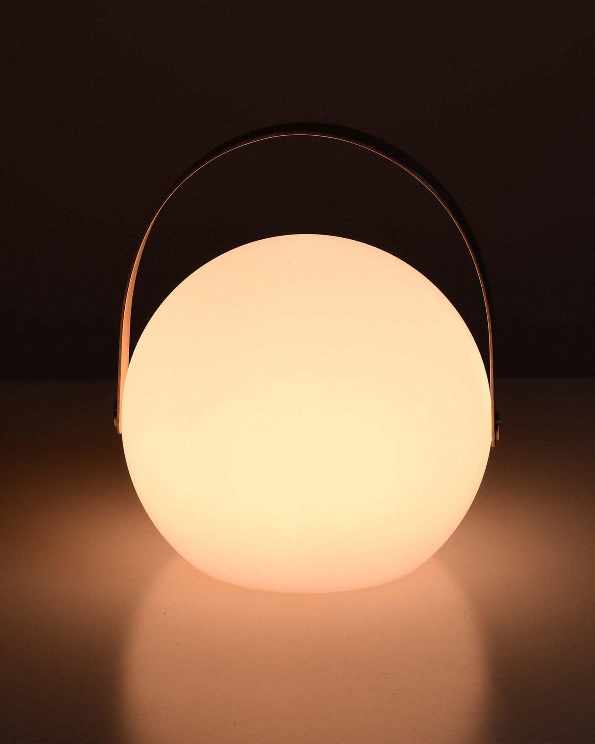 Rechargeable round outdoor lamp