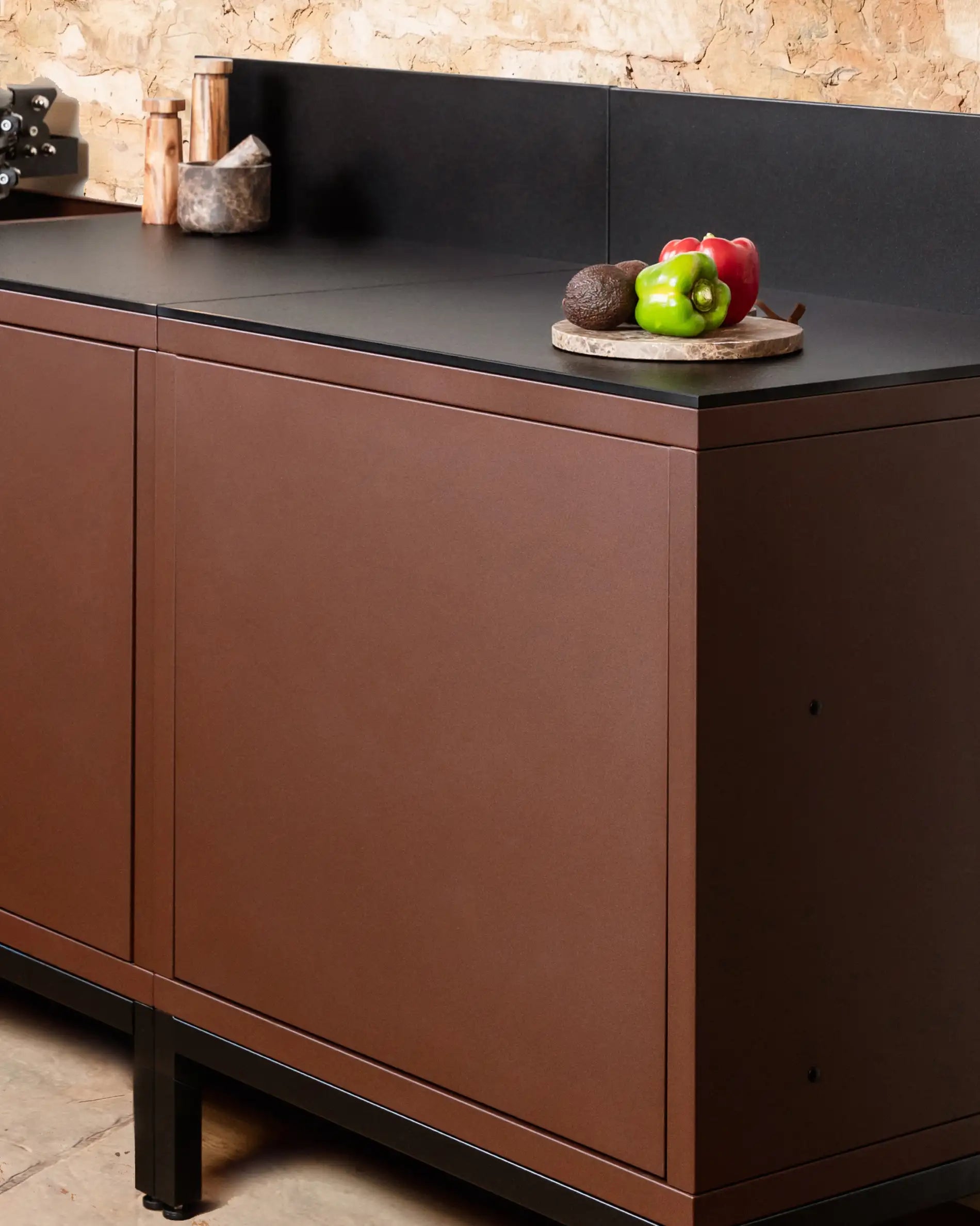 Kokko rust classic module with closed front and black worktop