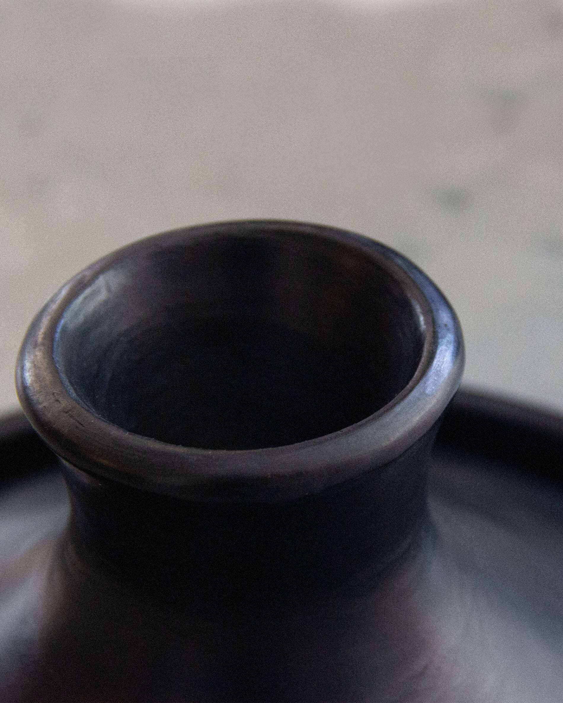 Plat à tajine en argile noire Chamba