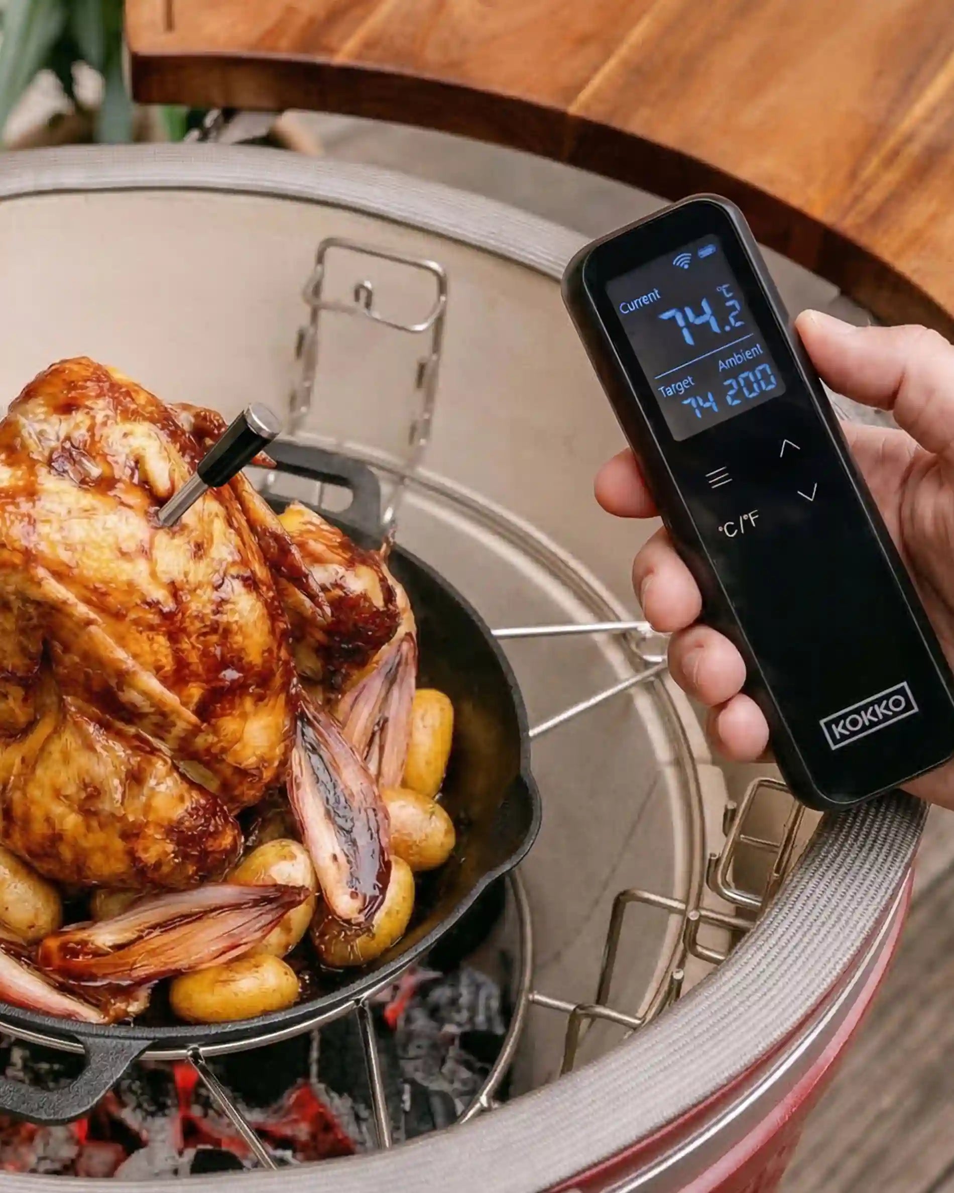 Connected probe thermometer for cooking on Kokko kamado